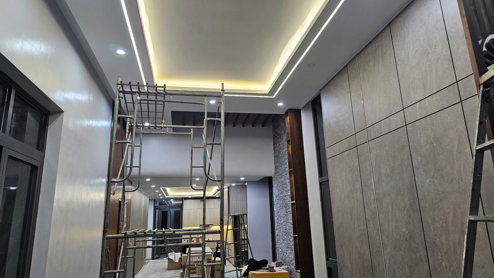 Lắp Đặt Trần & Đèn Chiếu Sáng